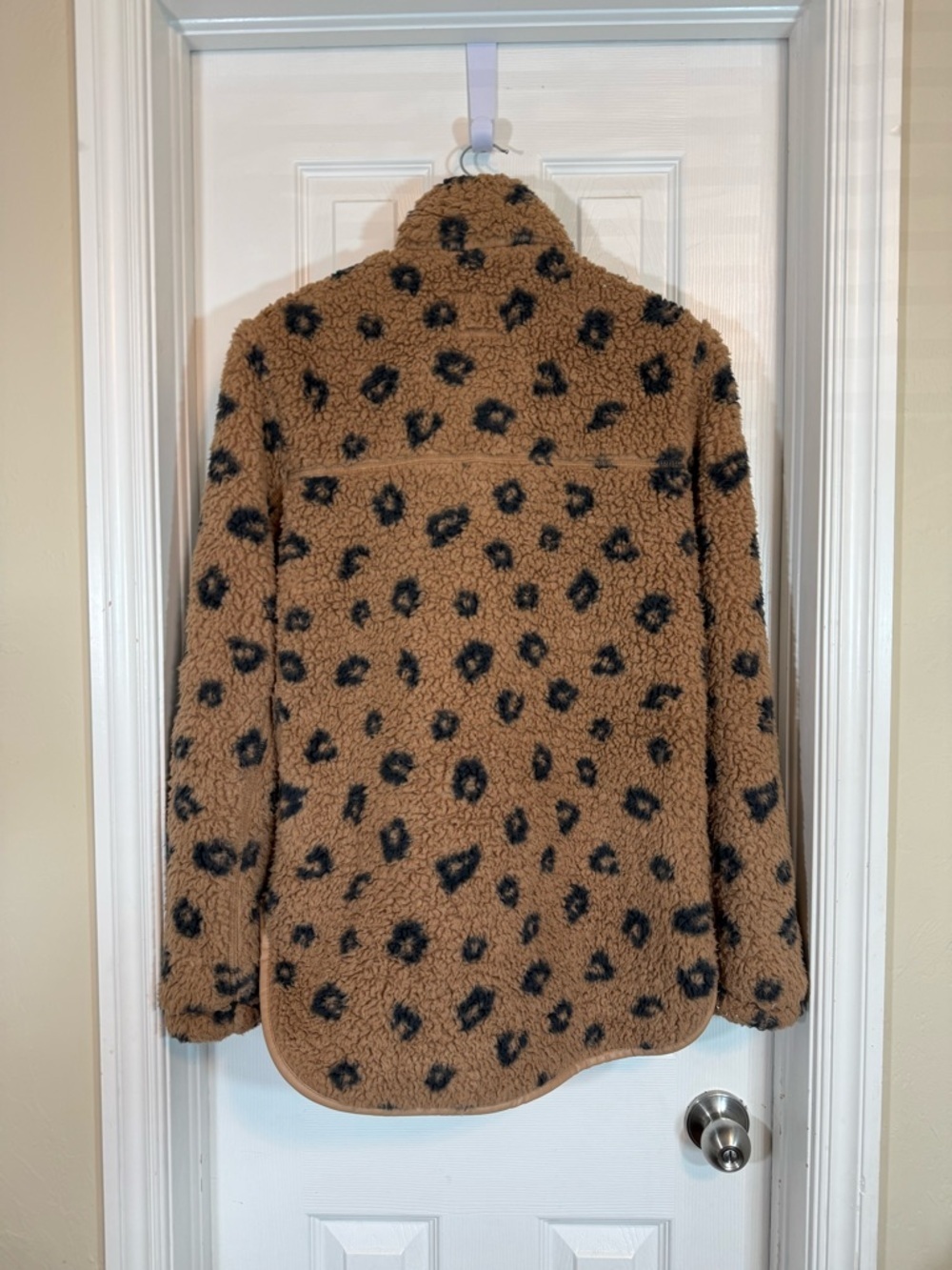 Abercrombie & Fitch Soft Leopard Print Sherpa Half Zip Pullover Jacket - Picture 4 of 12